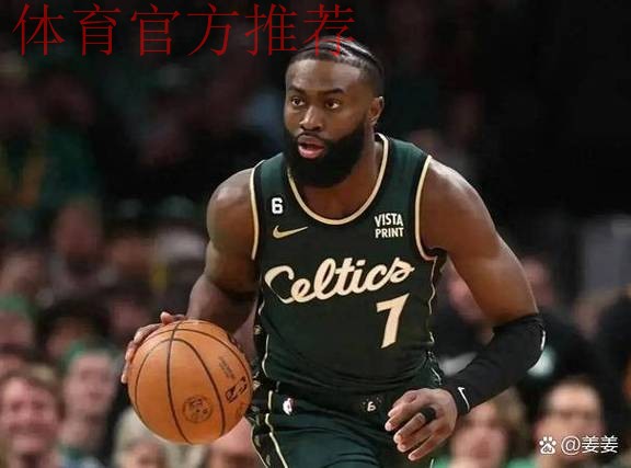 杰伦-布朗杀入篮下造成斯图尔特犯规,双方险些再起冲突 杰伦-布朗杀入篮下造成斯图尔特犯规,双方险些再起冲突